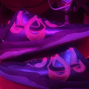 Kobe 5 eggplant size 8 purple and gold